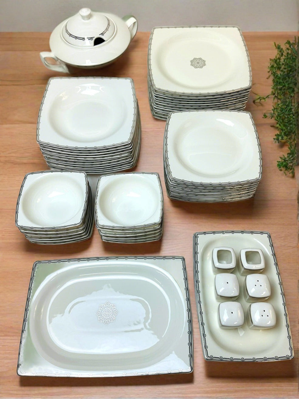 Bonamore Mare Dinnerware Set 62 Pcs Silver 9720