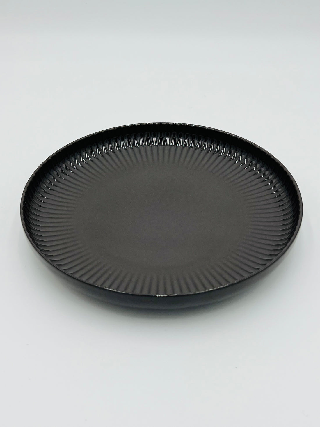 Aura Crest Flat Plate Black 24cm